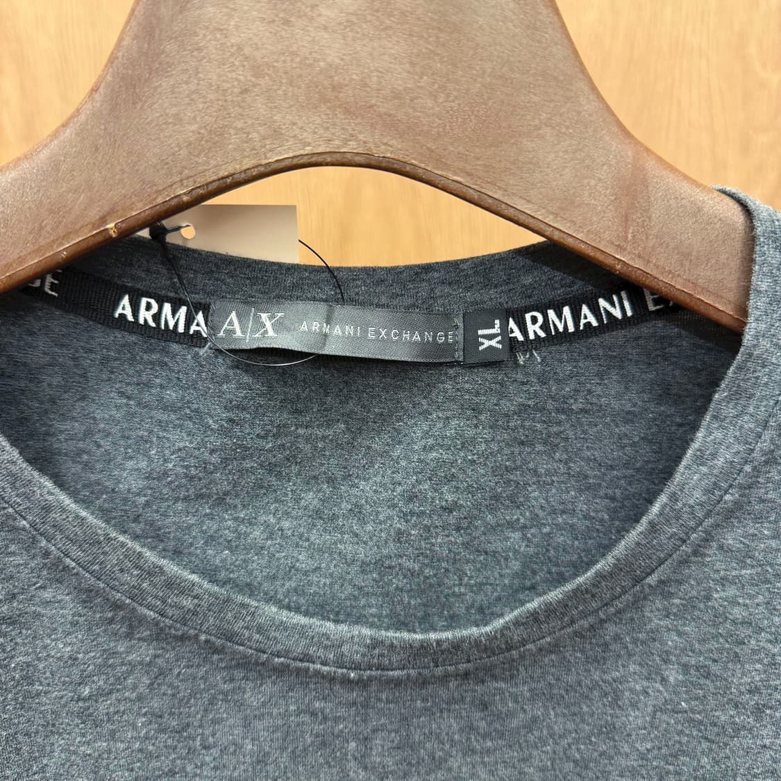 아르마니 익스체인지 라운드넥 반팔 로고 자수 디테일 레귤러핏 차콜 그레이 상품이미지7