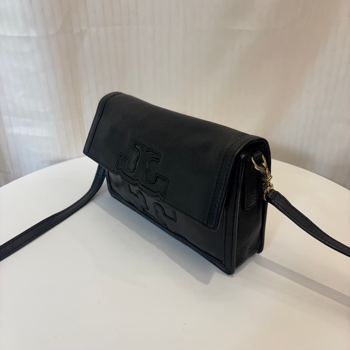 정품 토리버치 소가죽 플랩 크로스백     상품이미지5