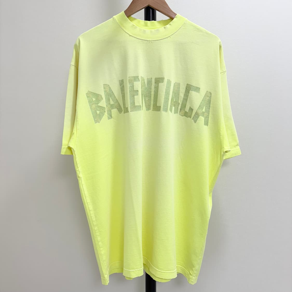 [M]발렌시아가 테이프 로고 반팔티 상품이미지1