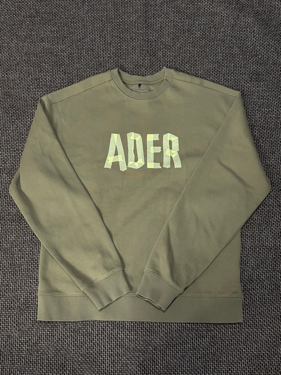 아더에러 테이프 로고 마스크 맨투맨 상품이미지2