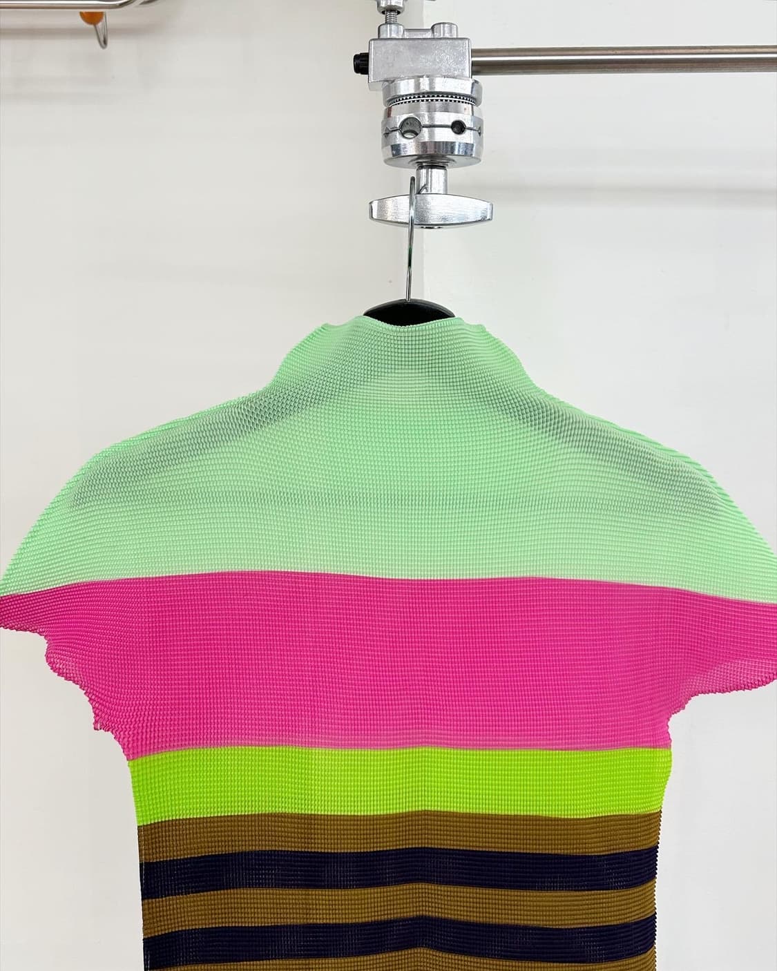 이세이미야케 미 멀티컬러 스트라이프 폴리 하프티 상품이미지2