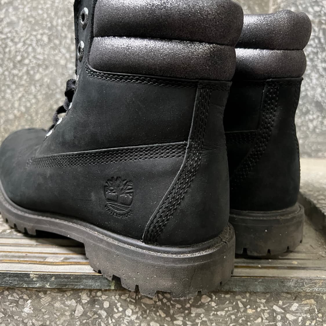 팀버랜드 6인치 블랙 메탈릭 패드 상품이미지4