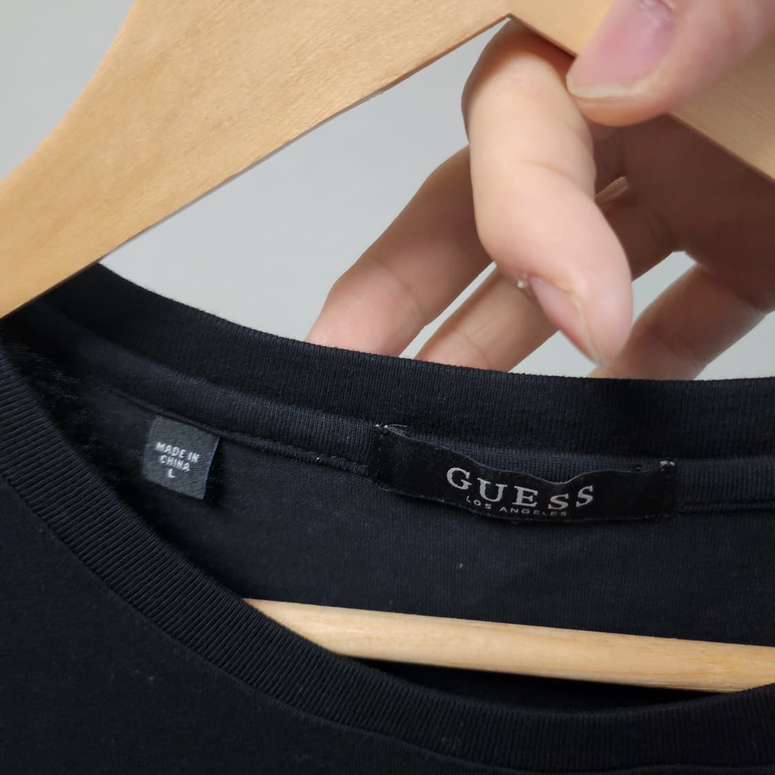 [90] 게스 삼각 로고 블랙 반팔 티셔츠 상품이미지3