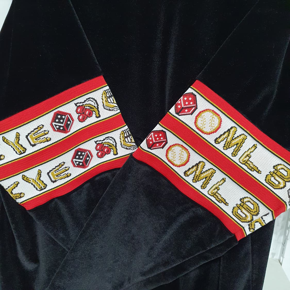 MLB x KYE 계한희 콜라보 벨벳 벨루어 슬롯머신 암밴드 맨투맨 상품이미지6