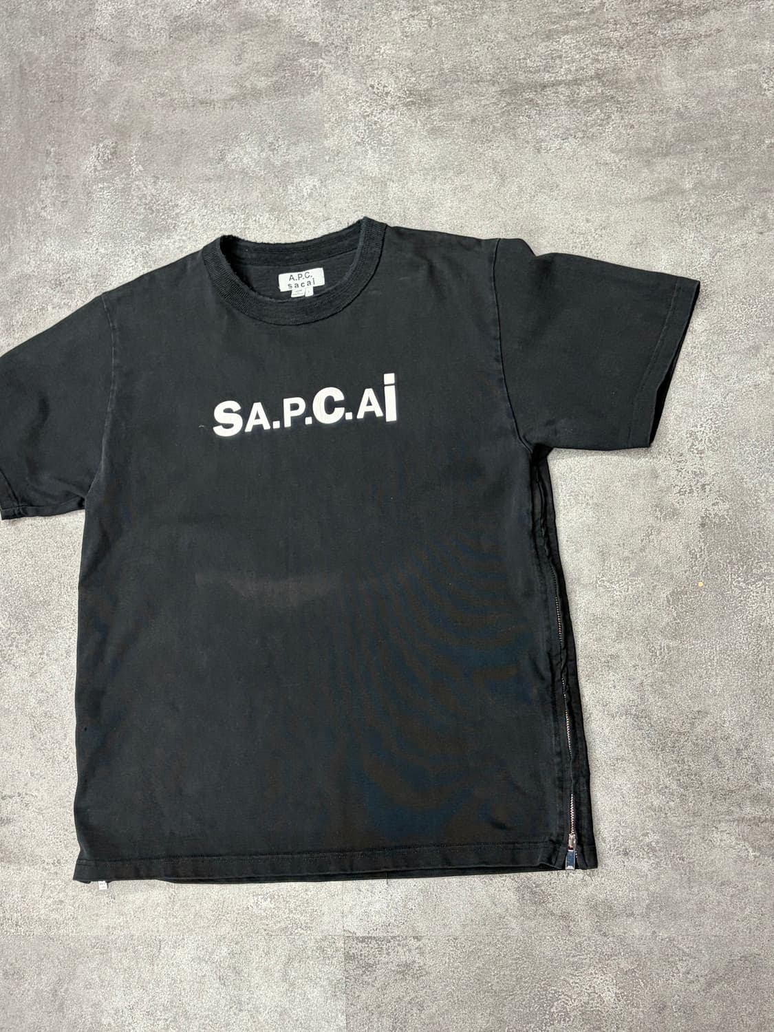 A.P.C x sacai 스펠아웃 반팔 티셔츠 상품이미지2