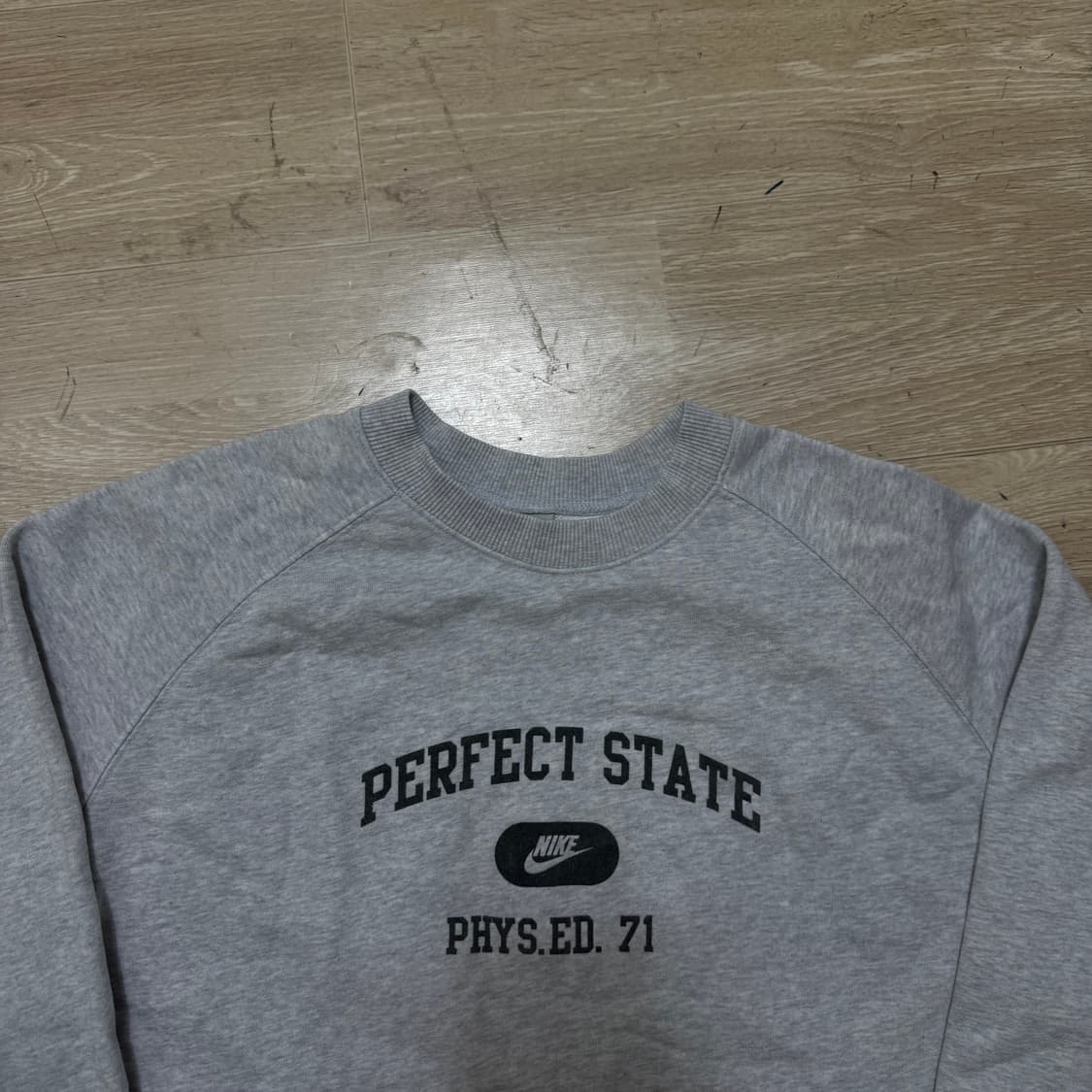 나이키 라운드 맨투맨  상품이미지2