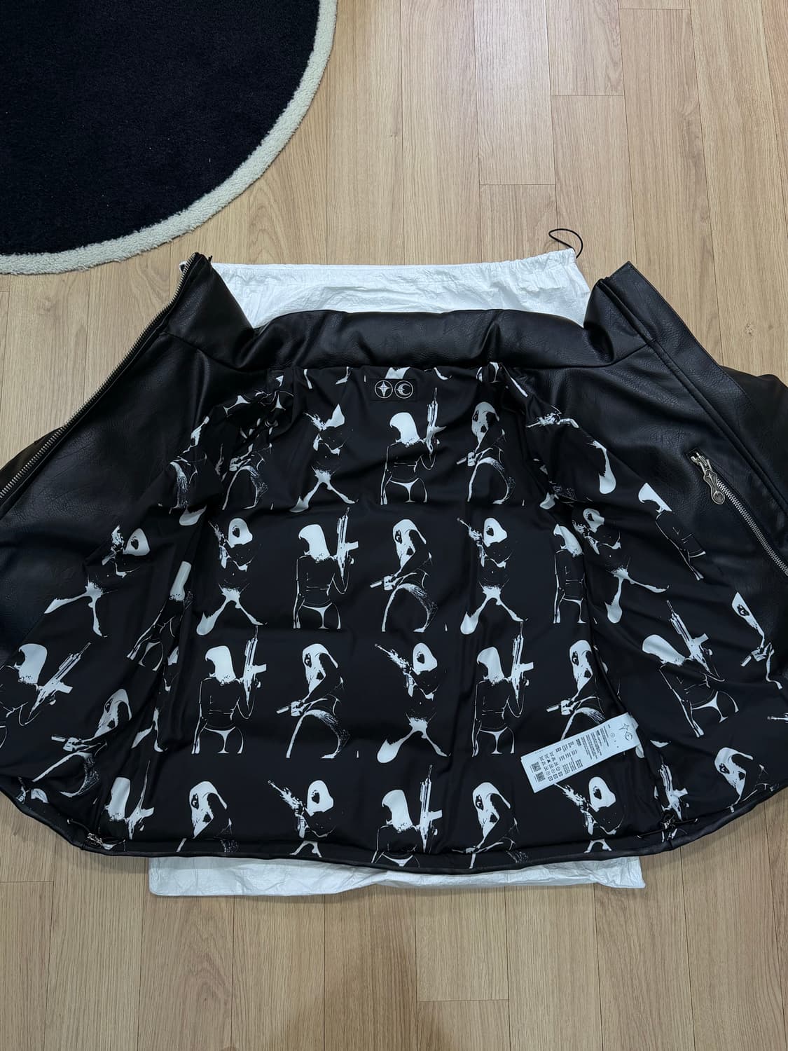 (새상품/1사이즈)떠그클럽 래더패딩 블랙 상품이미지8