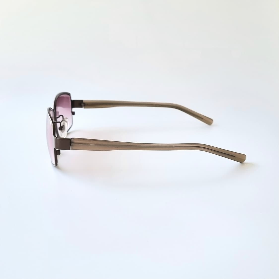 데드스탁 쌩얼에도 생기를 더해주는 치크 같은 선글라스 상품이미지3