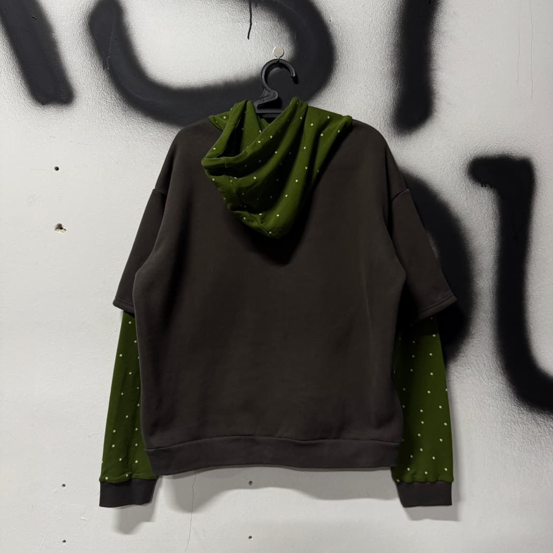 썸플레이스 도트 패턴 배색 레이어드 기모 후드티 상품이미지2