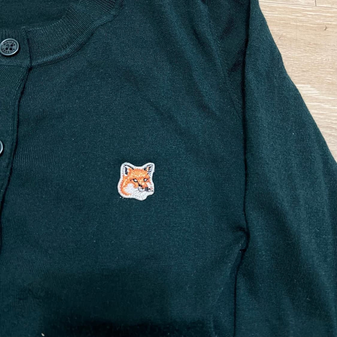 메종키츠네 폭스 헤드 자수로고 라운드넥 가디건 [다크 그린] M/95 상품이미지4