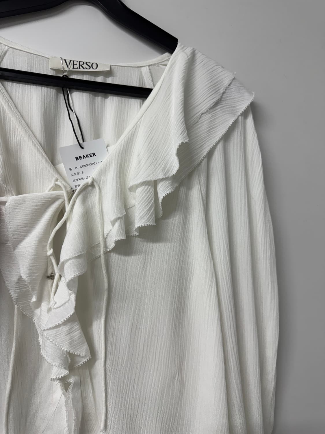 베르소 VERSO 프릴 블라우스 화이트 (새상품) 상품이미지5