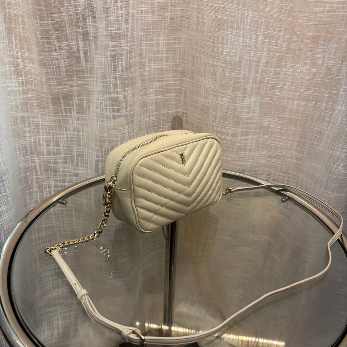 정품 제이에스티나 퀄팅 크로스백     상품이미지3