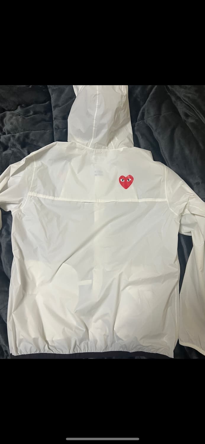 플레이 꼼데가르송 x 까웨 풀 집 자켓 화이트 상품이미지2