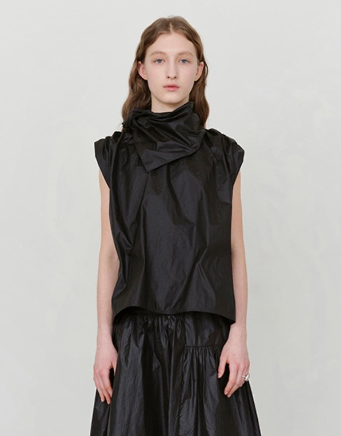 SCARF SHIRRING SLEEVELESS TOP_BLACK 상품이미지3