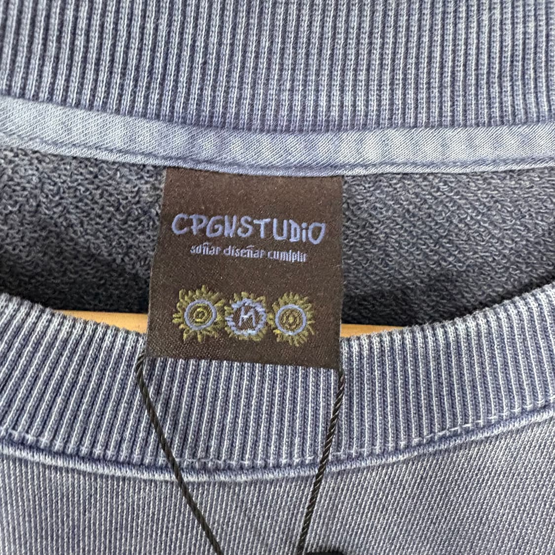 꼼파뇨 happy day 피그먼트 스웨트셔츠  상품이미지3