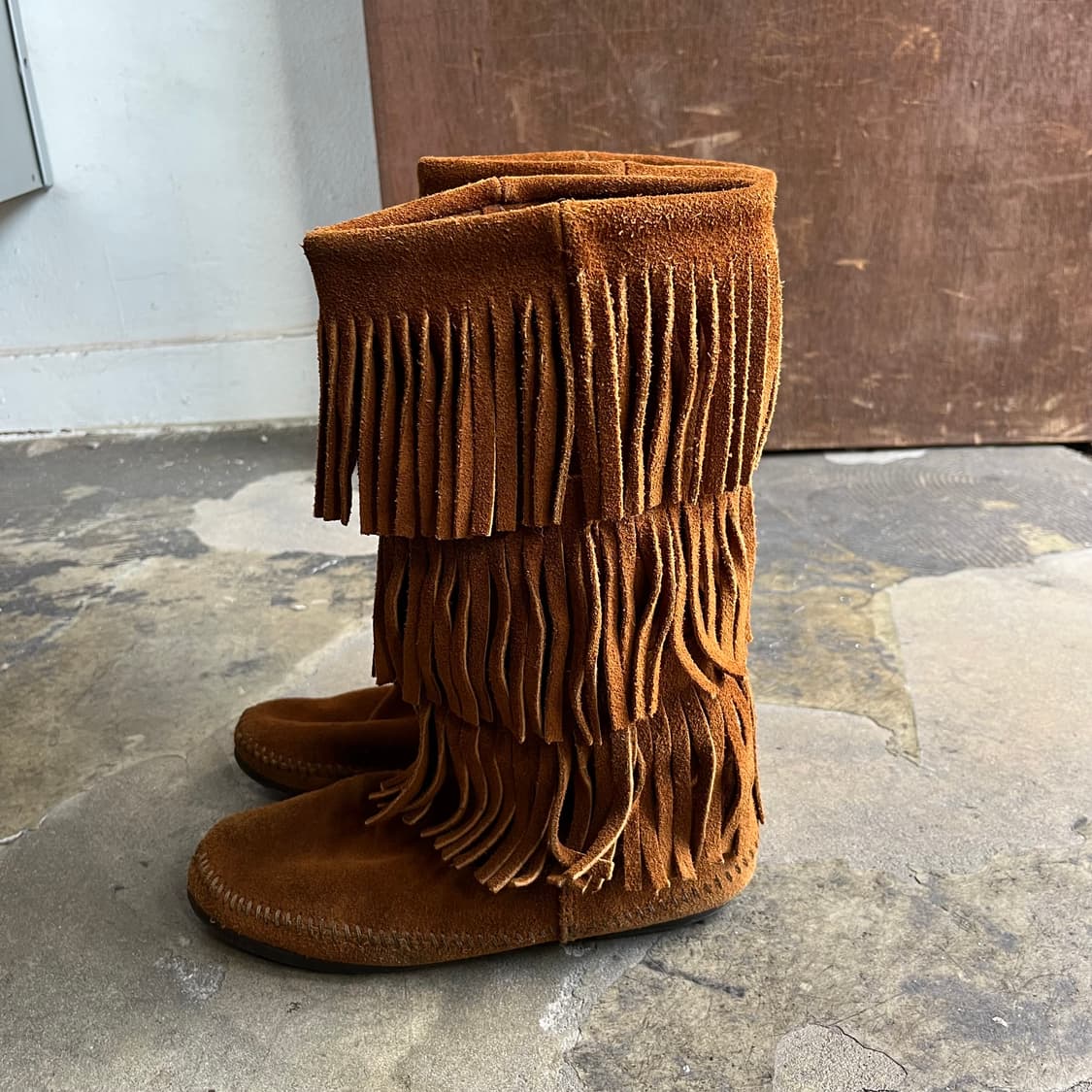 미네통카 스웨이드 3단 프린지 부츠 상품이미지2