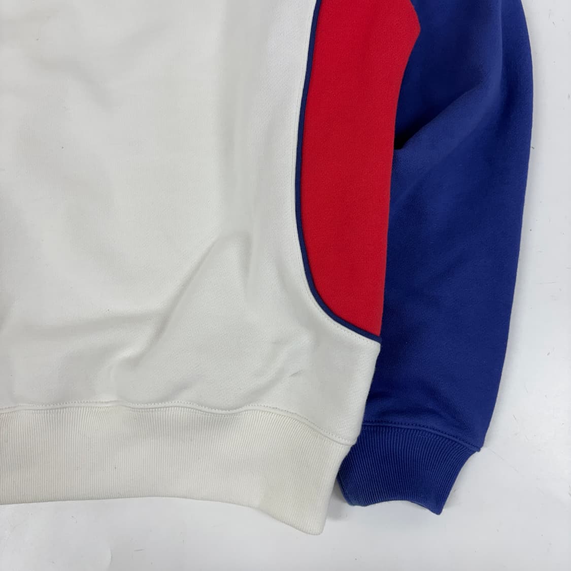 팔라스 24SS STAR SCRIPT CREW 맨투맨 상품이미지6