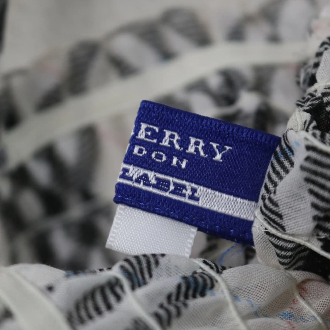 버버리 블루 라벨 스모크 밴딩 슬리브리스 66333 상품이미지9