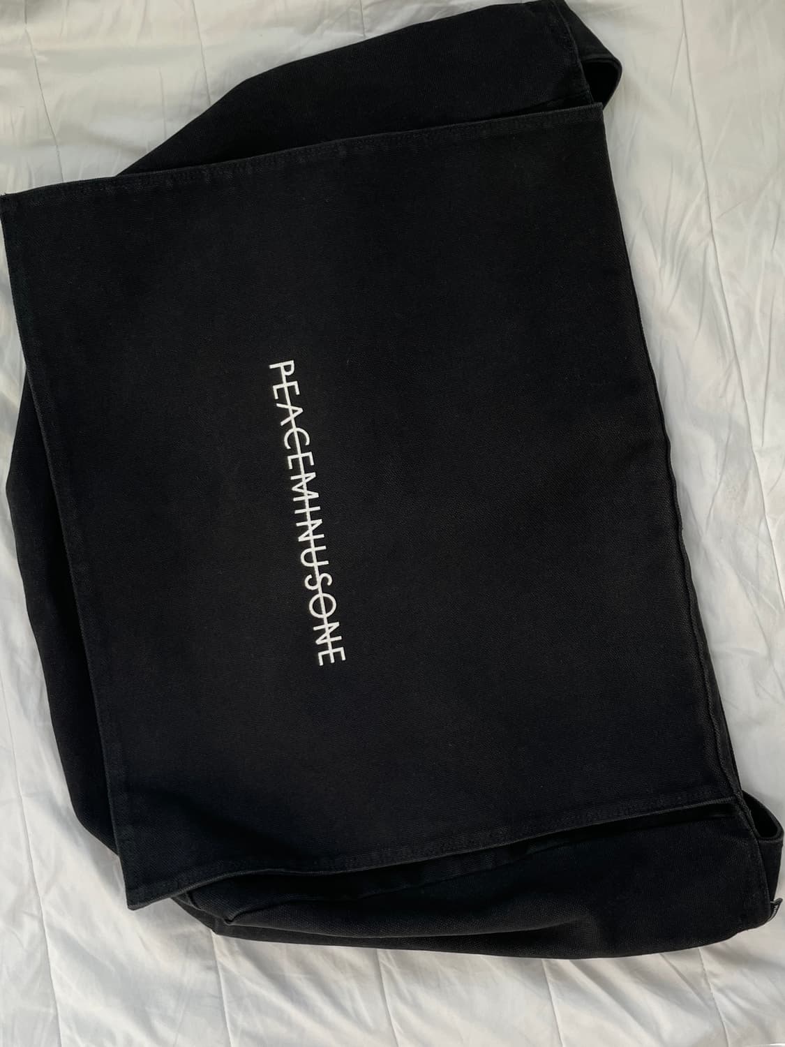 PEACEMINUSONE Oversized Messenger Bag 상품이미지1