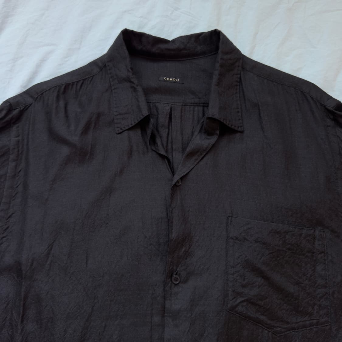 [3] 코모리 25SS 울 실크 하프 셔츠 차콜 상품이미지2