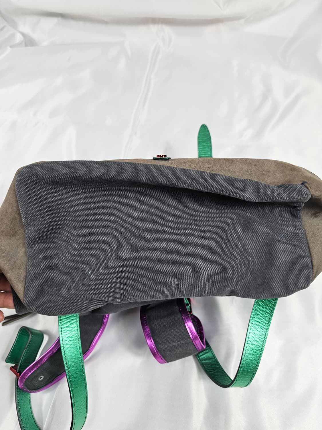 비비안웨스트우드메탈릭밀리터리백팩 상품이미지8