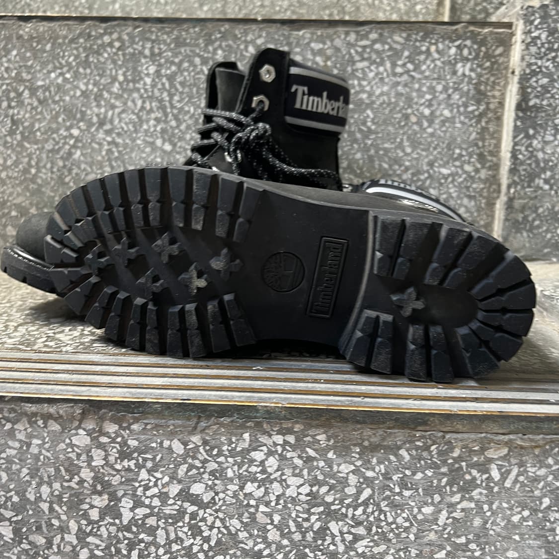 팀버랜드 6인치 프리미엄 블랙 누벅 실버 로고 부츠 상품이미지8
