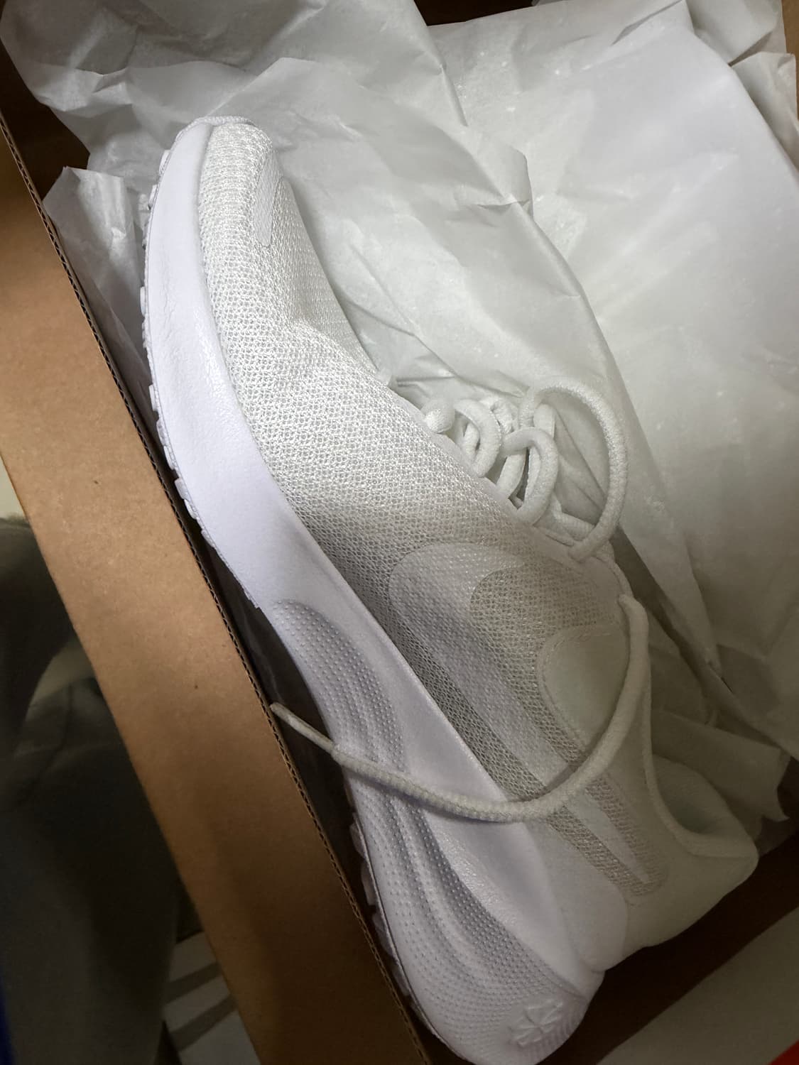 나이키 레볼루션 7 화이트 235 상품이미지2