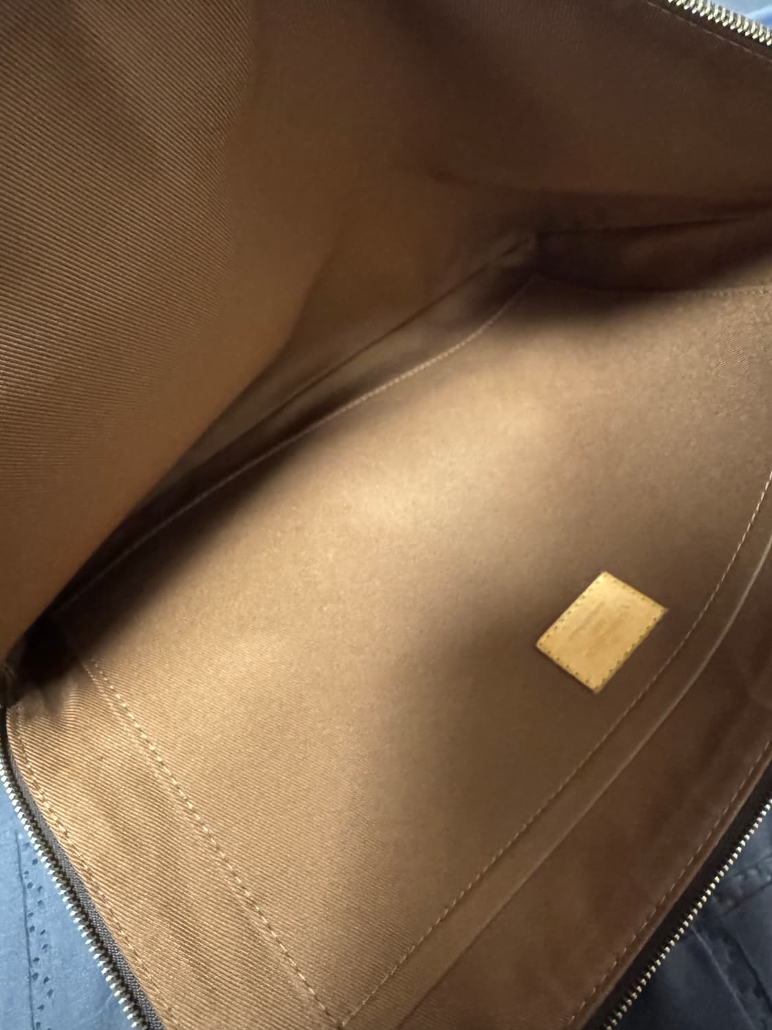 루이비통 클러치백 100% 정품 실사용 5회 미만 급처 상품이미지2