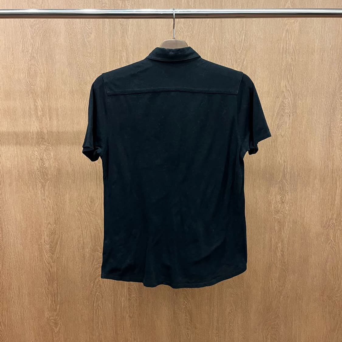 버버리 런던 코튼 카라 티셔츠 로고 자수 버튼 클로징 디테일 블랙 상품이미지3