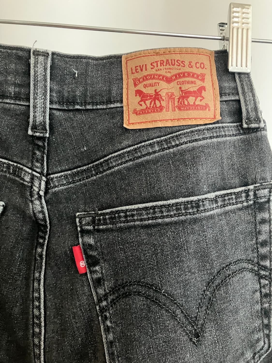 [Levis] HIGH RISE BOYFRIEND 블랙진 상품이미지3