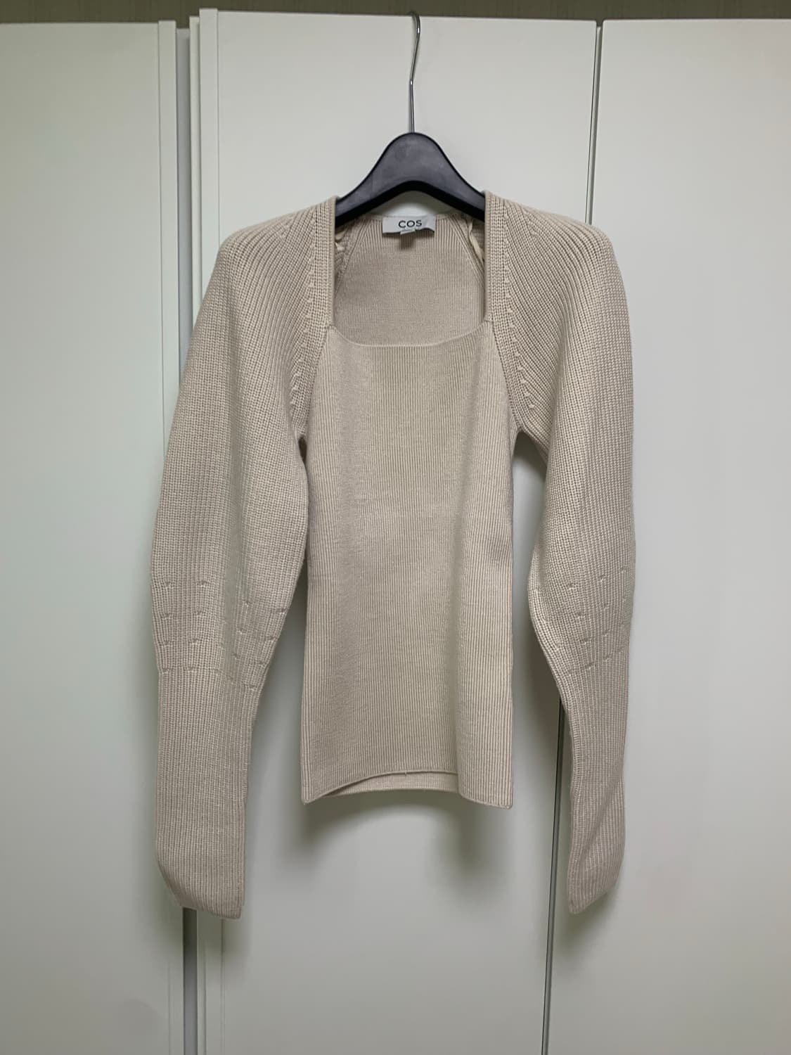 코스 퍼프 슬리브 니티드 니트 탑 xs 오프화이트 상품이미지2