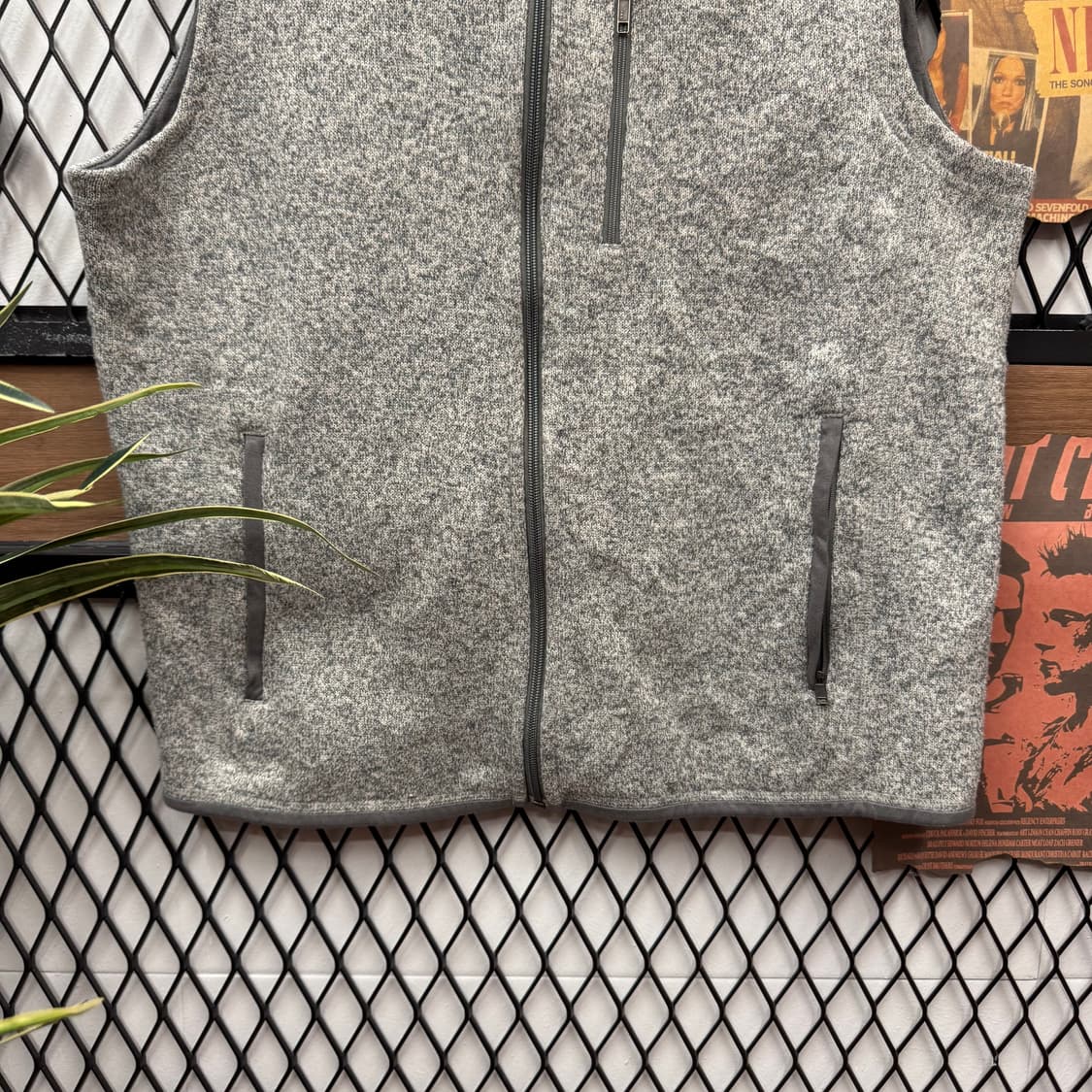 파타고니아 플리스 솔리드 베스트 자켓 사이드 집업 디테일 그레이 상품이미지4