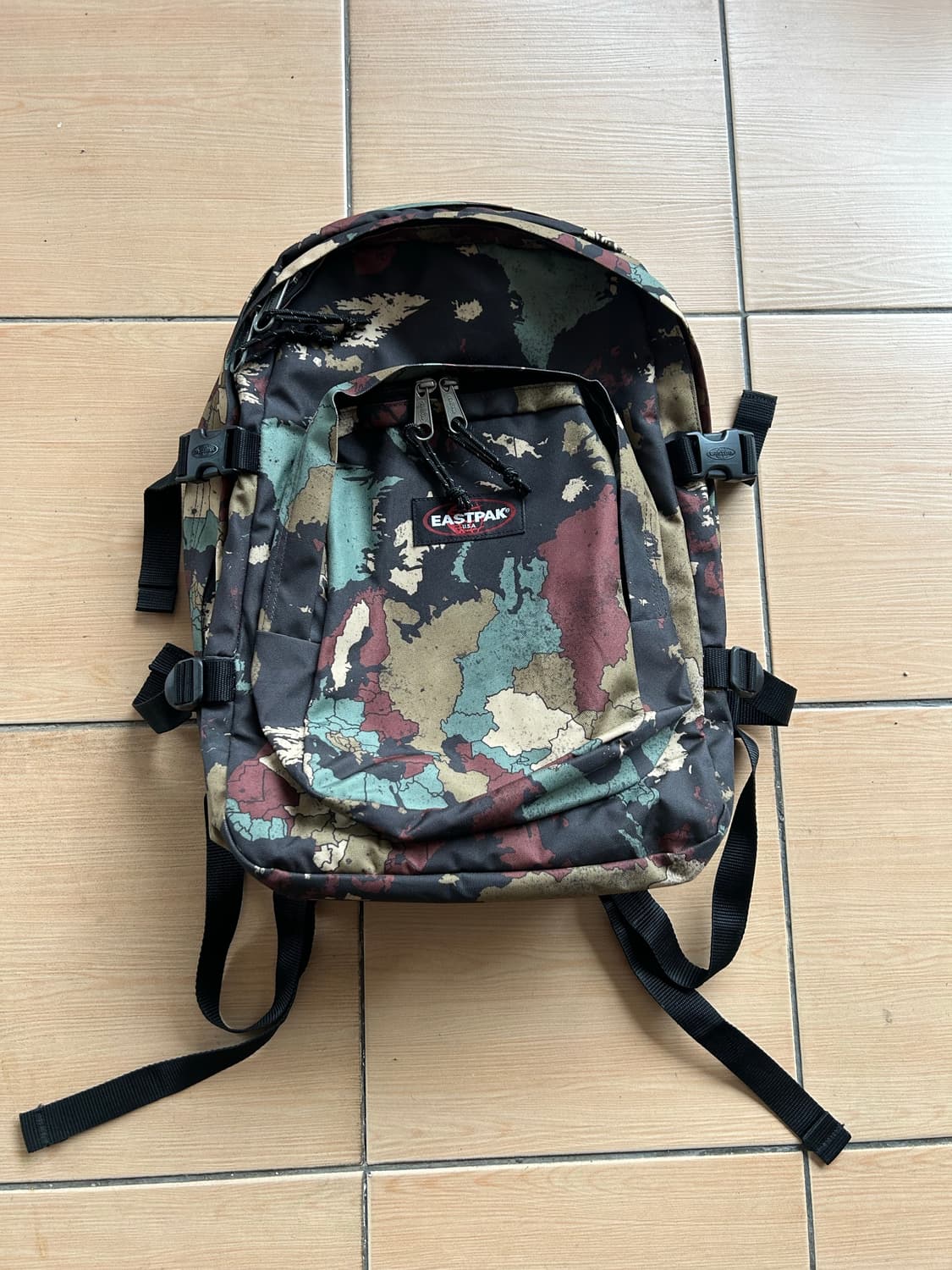 이스트팩 카모 백팩 상품이미지1
