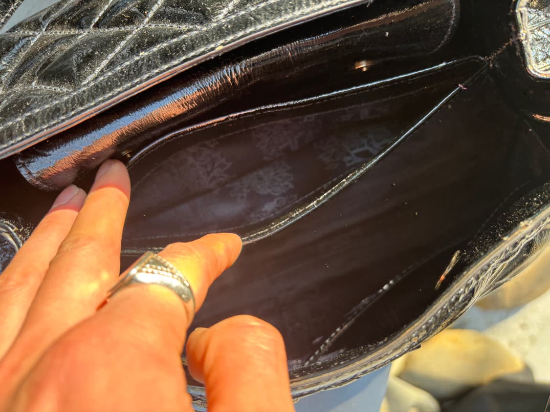 Daks 클래식 퀼팅 페이턴트 레더 숄더백 상품이미지6