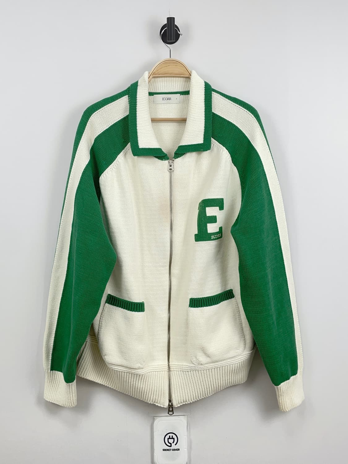 이코르[ECORR] 바시티 배색 니트 집업 상품이미지1