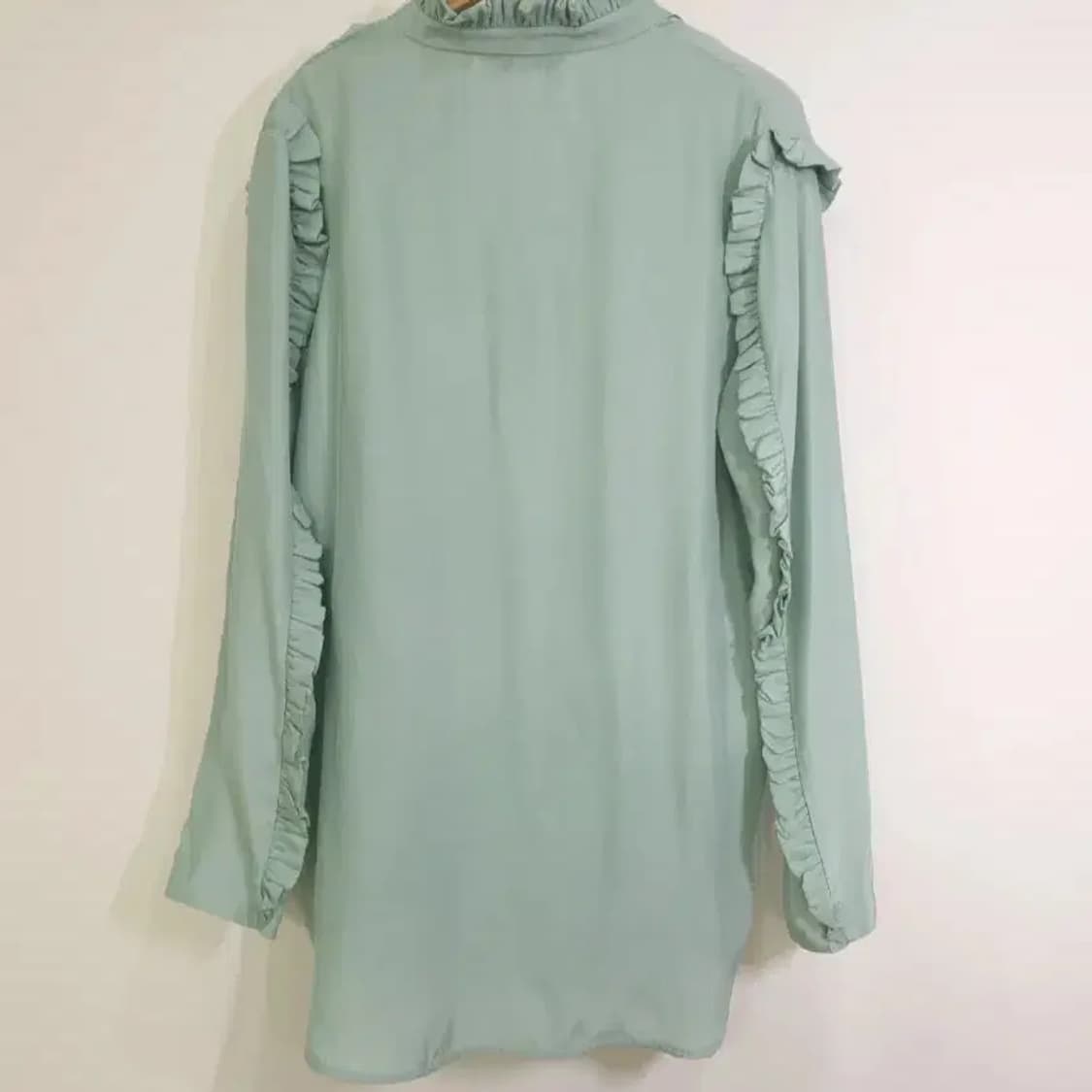 산드로 민트색 실크 러플 블라우스 상품이미지4