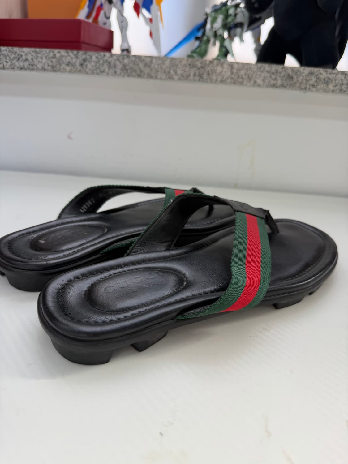 정품) 구찌 남성 삼선 블랙 레더 쪼리 7.5(265) 상품이미지5