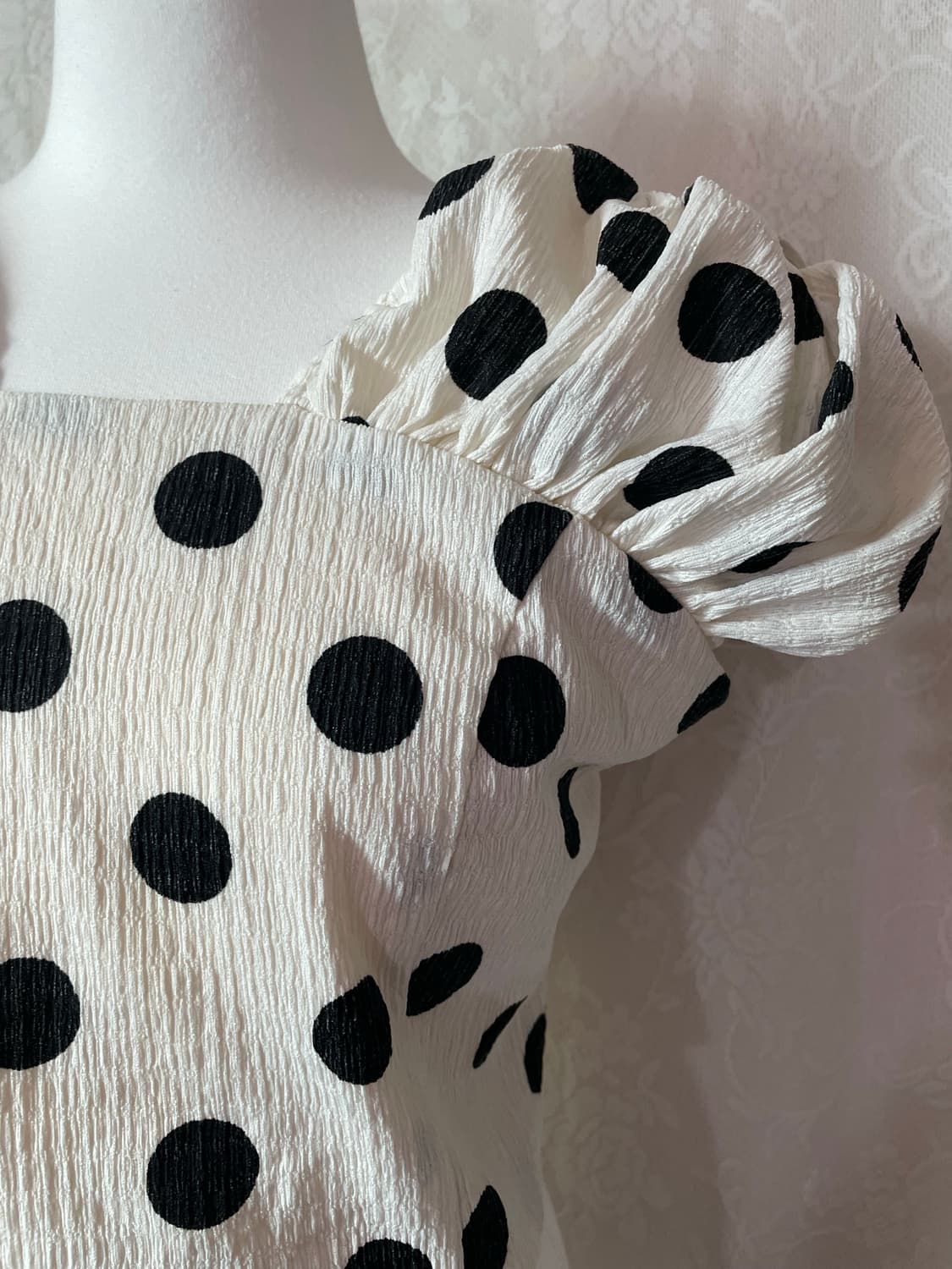 도트 퍼프 스모크 크롭 블라우스 상품이미지2