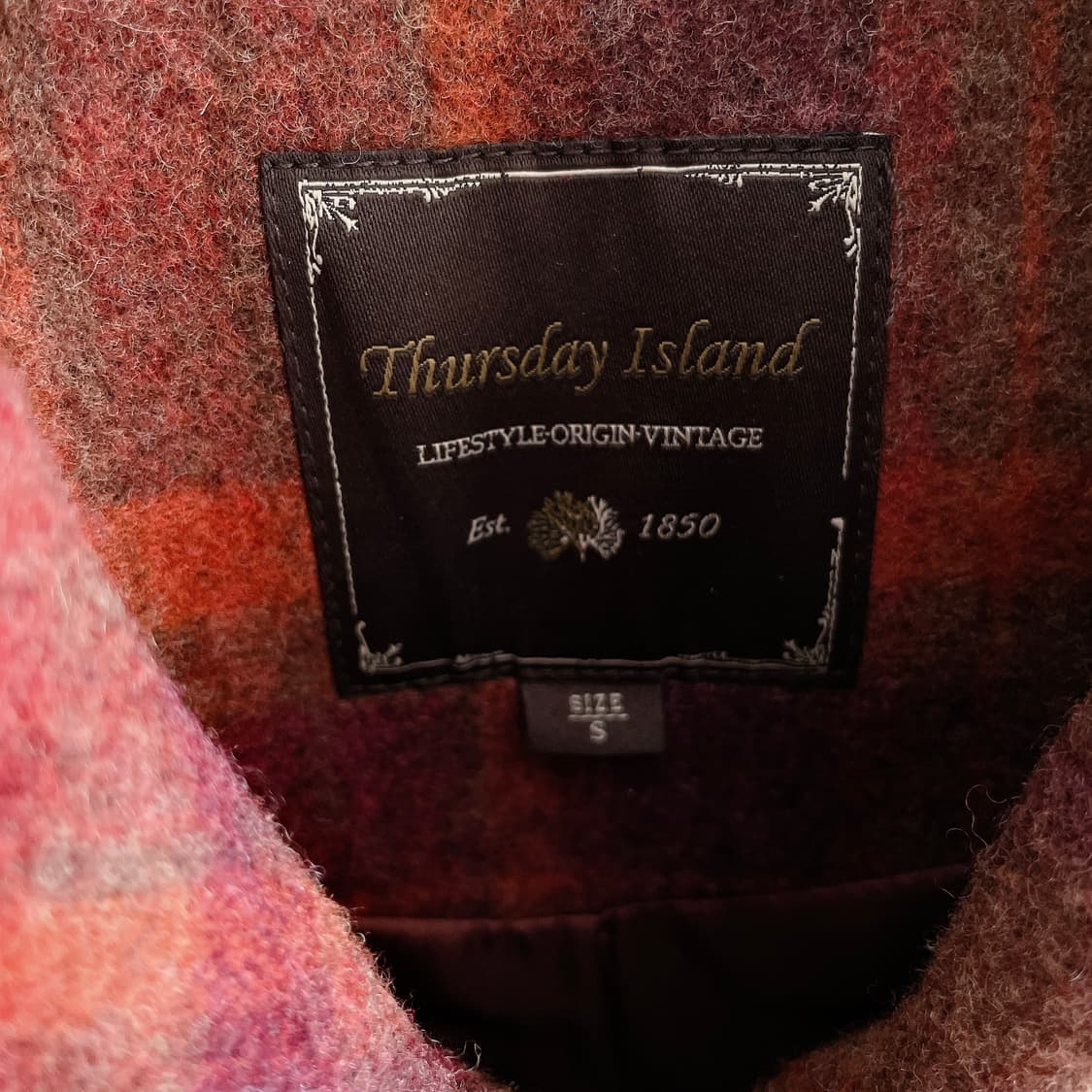 써스데이아일랜드 루즈핏 숏기장 핸드메이드 코트 상품이미지3