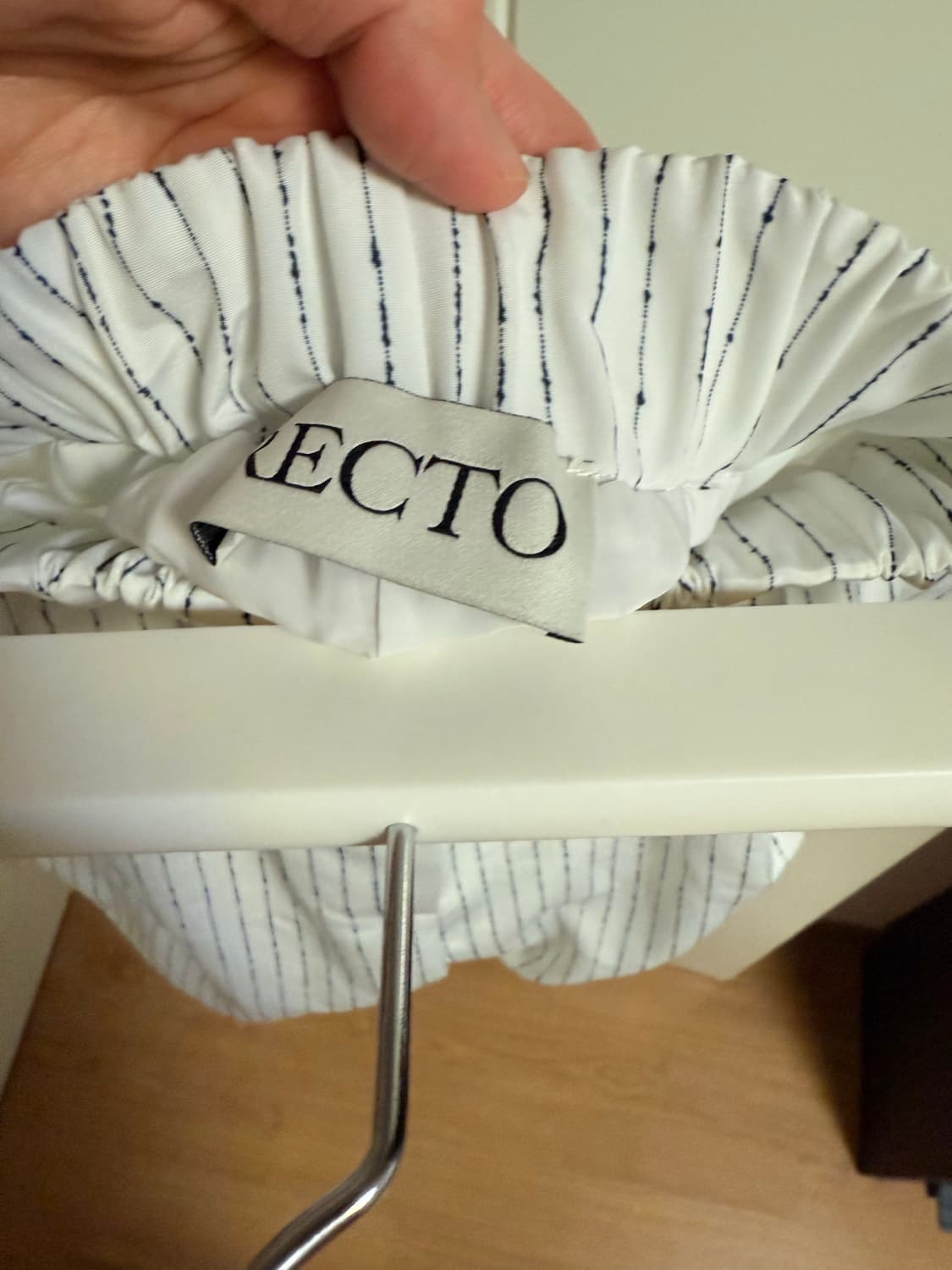 가격내림) 렉토 24S/S 네프 스트라이프 타페타 쇼츠 xs 상품이미지3