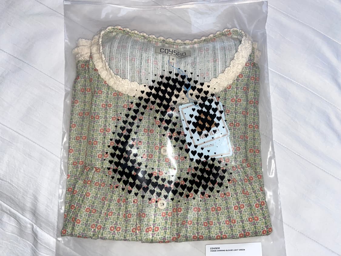 FRINGE SHIRRING BLOUSE LIGHT GREEN 상품이미지2