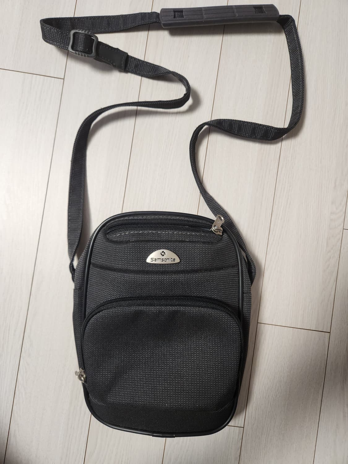 미사용) 샘소나이트 크로스백

여러 중고사이트에도 같이 판매하고 있어서  상품이미지1