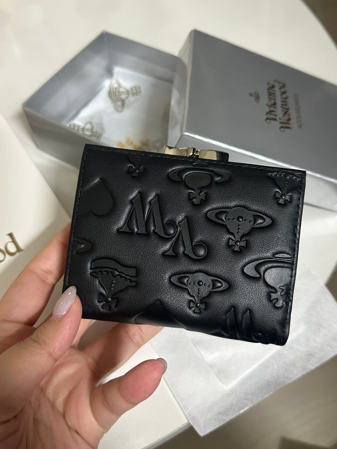 새상품 비비안웨스트우드 아카이브 은장 펀칭 블랙 반지갑 무광 상품이미지5