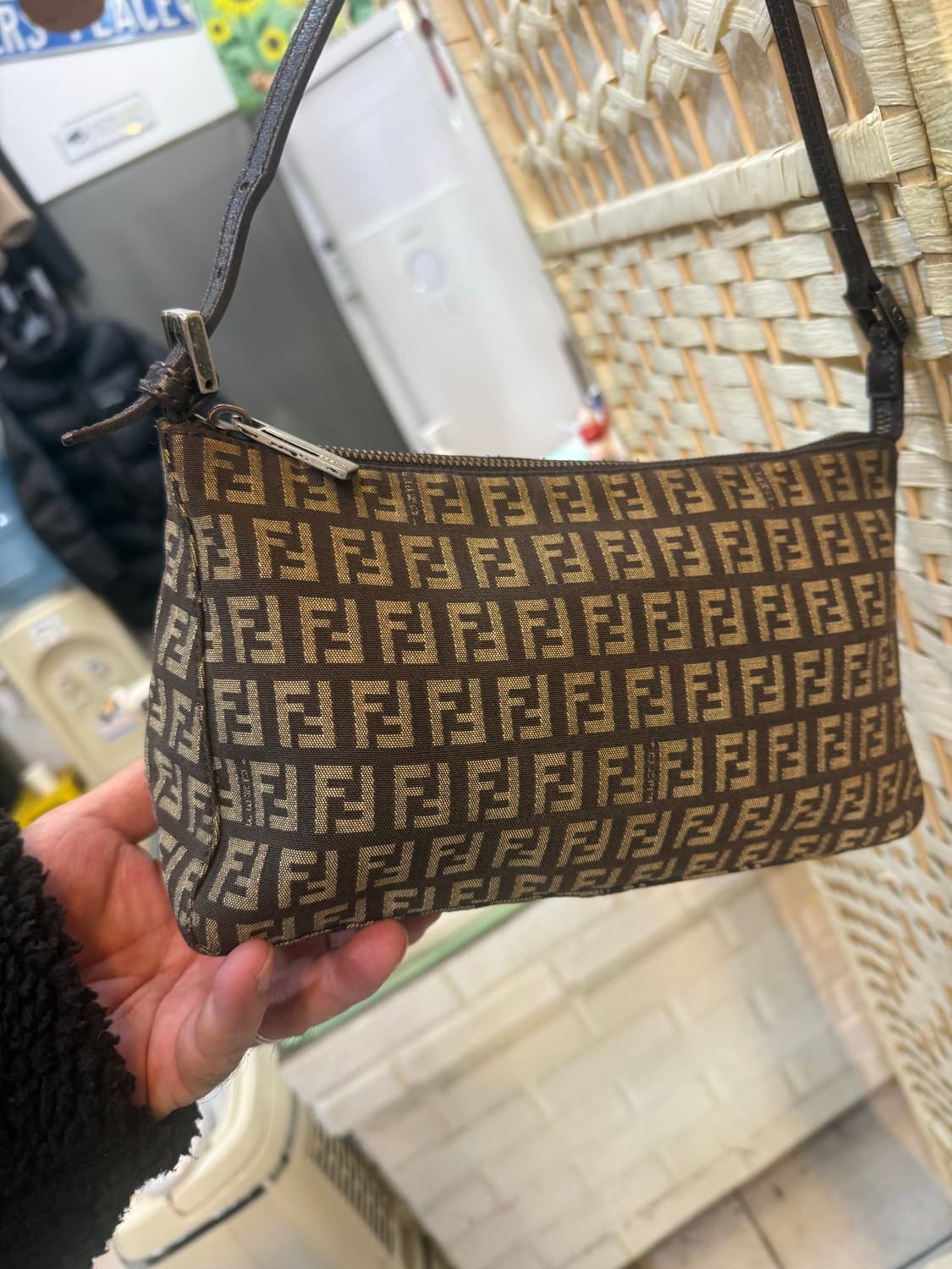 정품 펜디 주카 미니 쇼퍼백 팝니다 상품이미지3