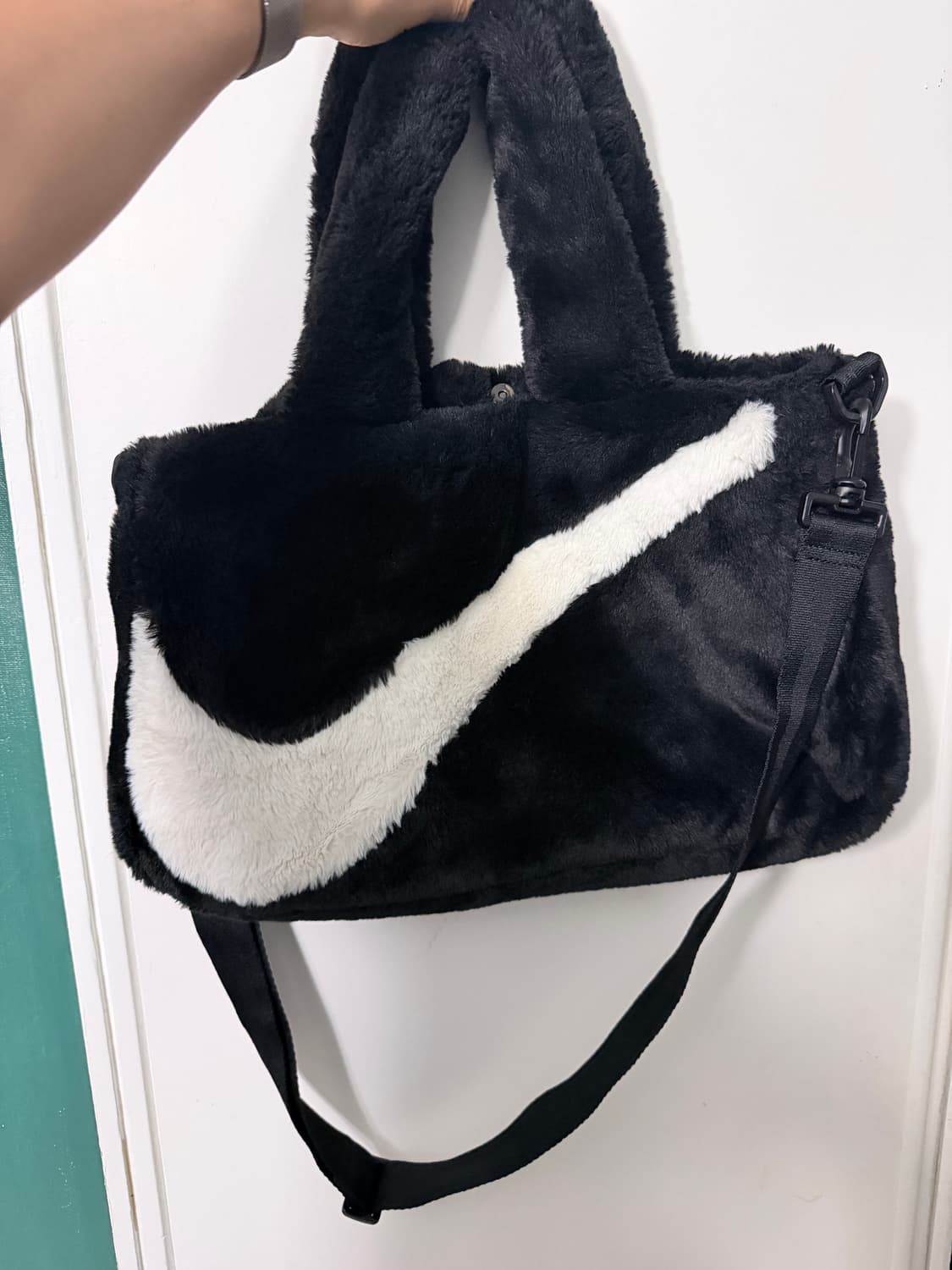 나이키 퍼 크로스 토트백 블랙 스우시 상품이미지1