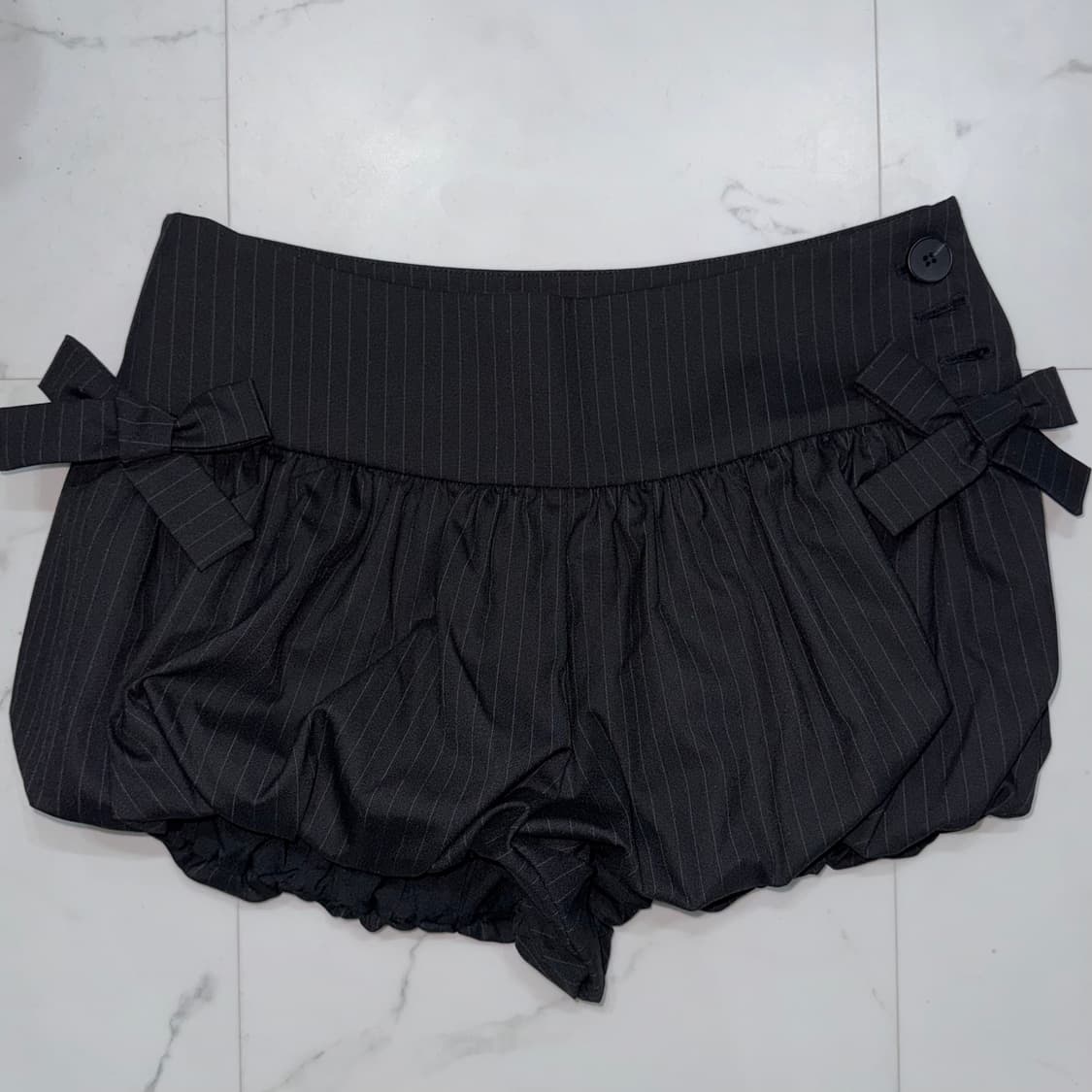 체메씨 보우 벌룬 쇼츠 (블랙 스트라이프) 상품이미지2