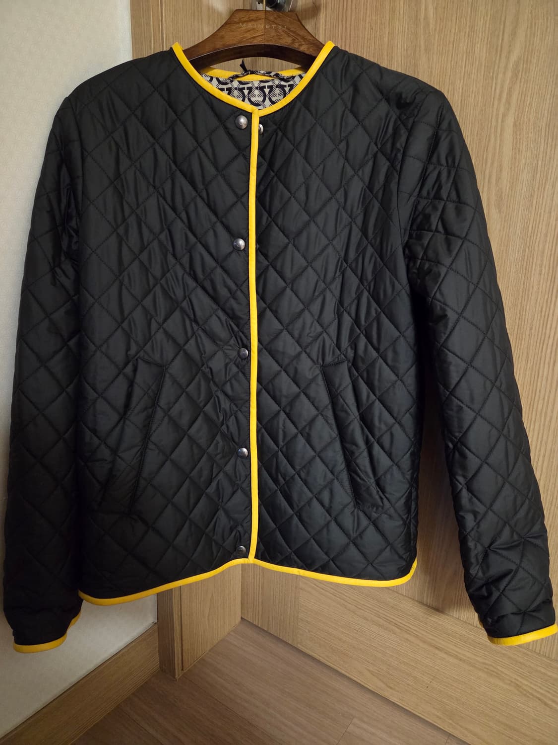 새상품 ㅡ 페라가모 간치니 리버서블 경량패딩 상품이미지4