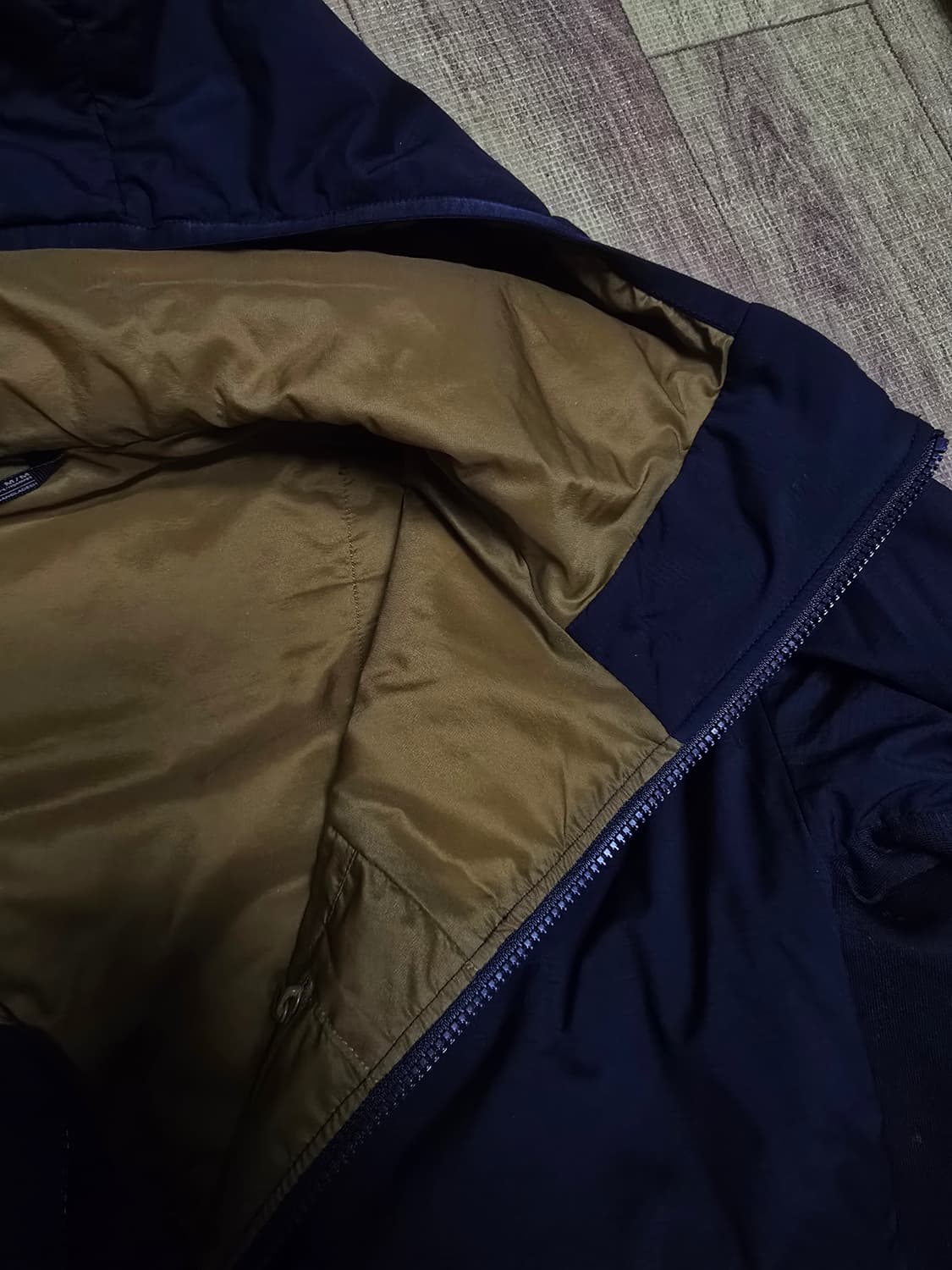 아크테릭스 아톰 LT 후디 24K 블랙 상품이미지4