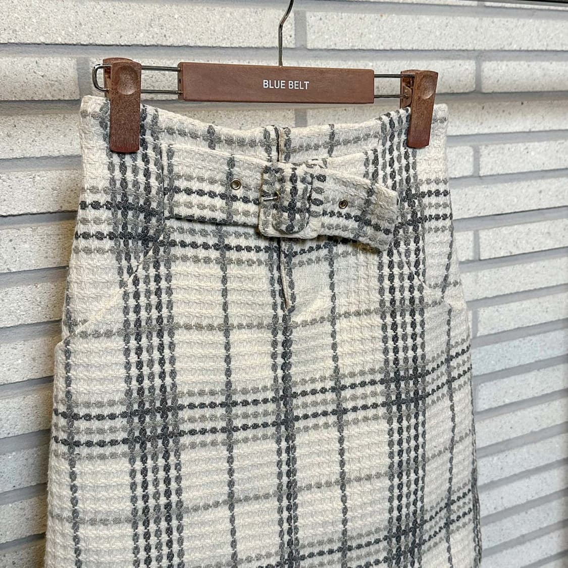 질스튜어트 트위드 체크 미디 스커트 벨티드 투포켓 뒷밴딩 디테일 아이보리 상품이미지4