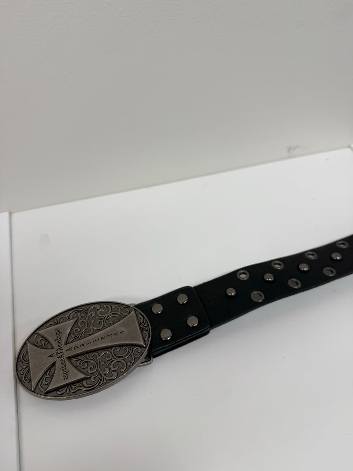 CROSS STUDDED EYELET LEATHER BELT 상품이미지4